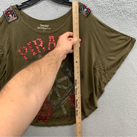 Disneyland Resort Parks Pirates Of The Caribbean Women’s M Batwing T-Shirt Top - Picture 4 of 11